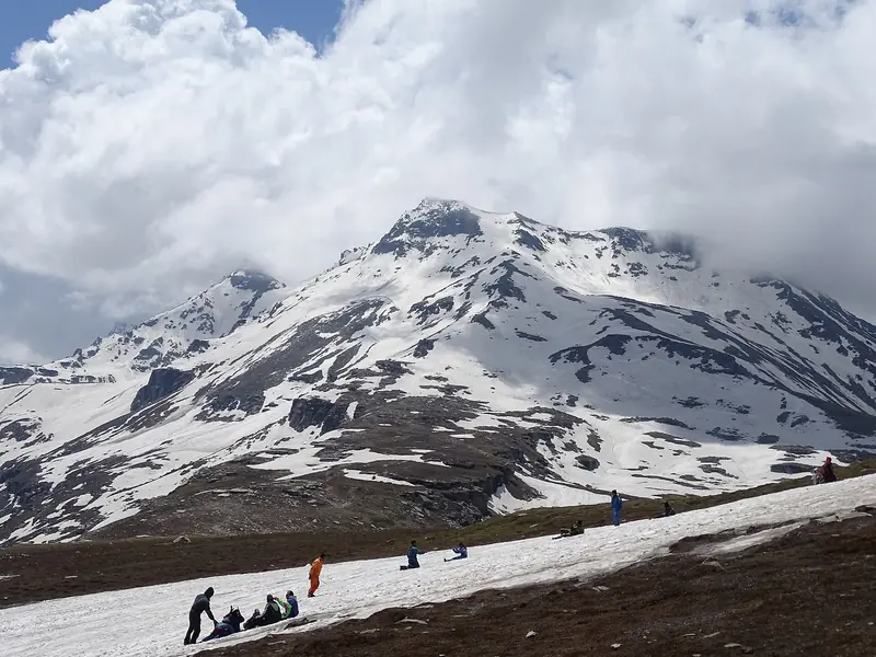 Snow-clad mountains near Rohtang above Manali